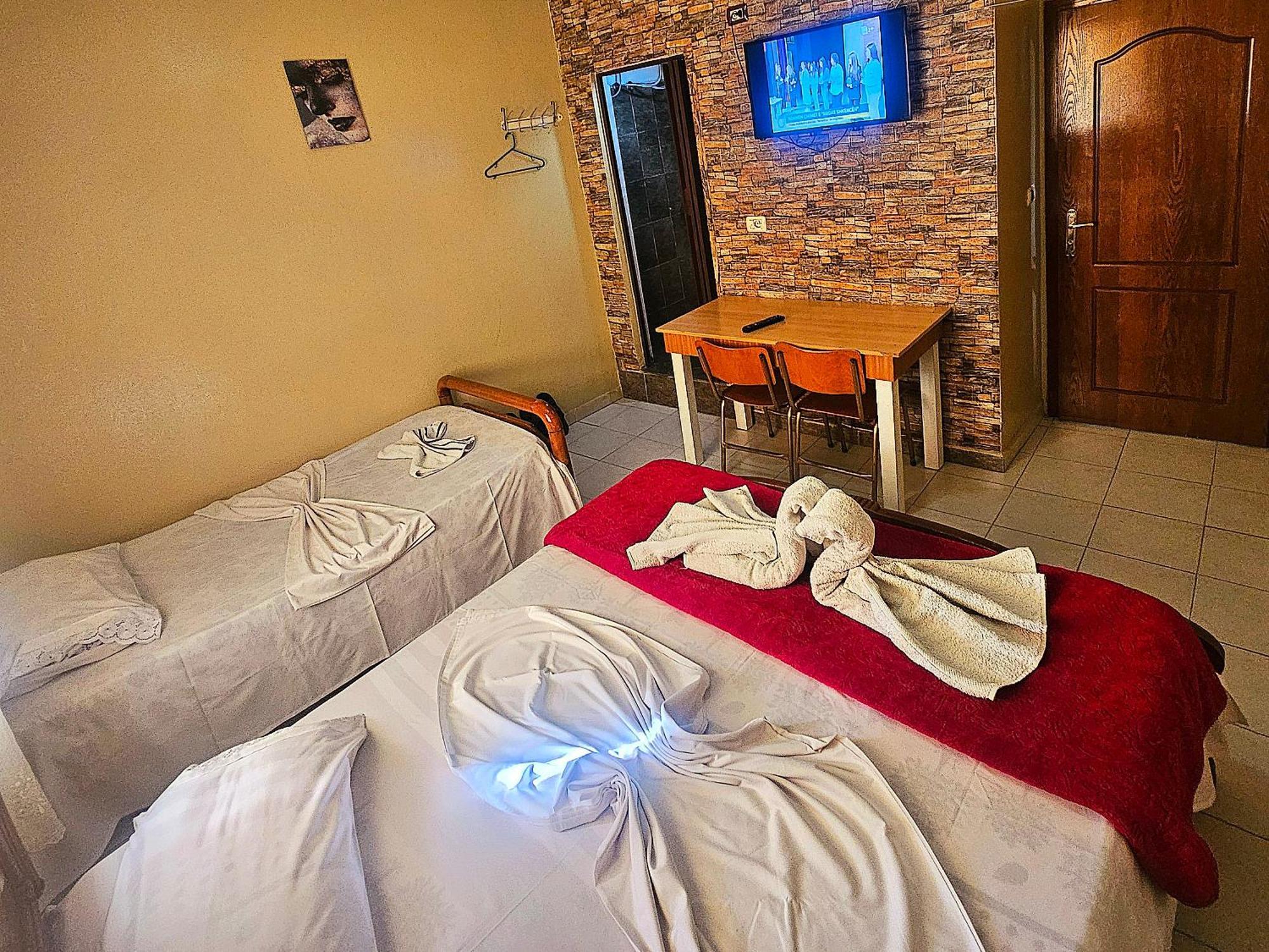 Dafina Hotel Tirana Extérieur photo